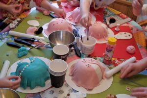 Kinderfeestje Deurne Mammarina Prinsessentaartjes bezig