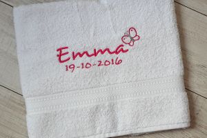 Kraamkado geborduurd handdoek Emma